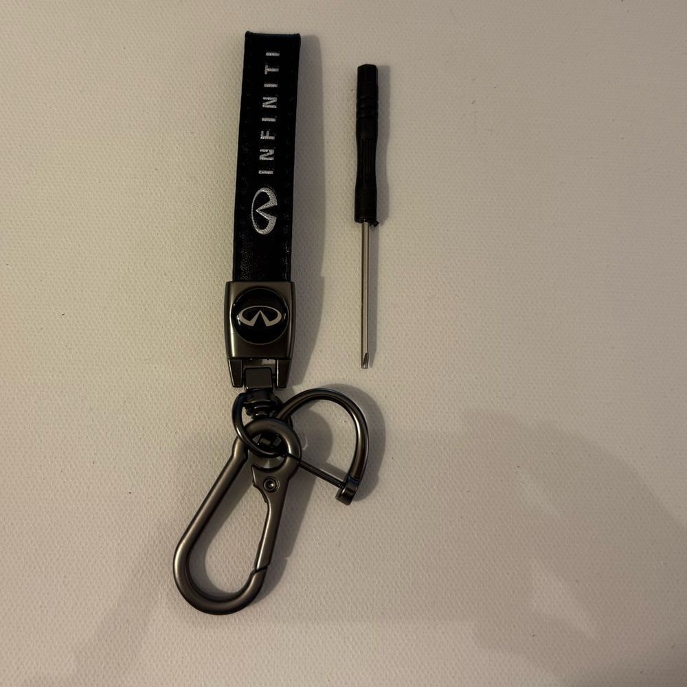 Infinity Key fob Keychain in Black Leather NWT